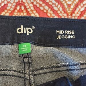 Dip Mid Rise Jegging dark blue EUC sz 12